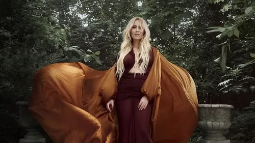 Lara Fabian dévoile un titre écrit avec Vianney