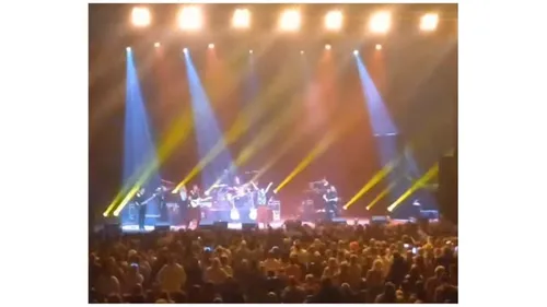 Lio est remontée sur scène pour la première fois depuis le décès de...