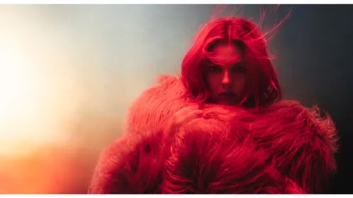 Louane annonce une tournée européenne 