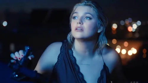 « Les Étoiles » : Louane sort un clip ! 