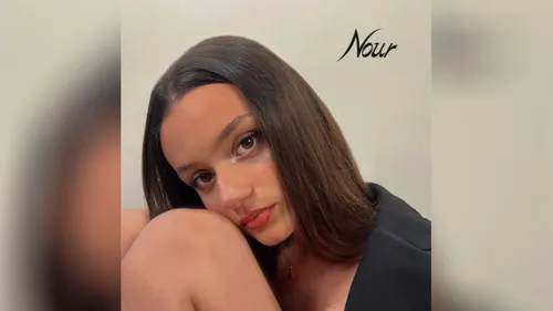 Nour assaillie par le doute sur le titre « Qui es-tu ? » 