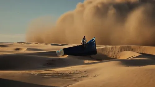 Slimane en pleine traversée du désert pour le clip de « Selfish »
