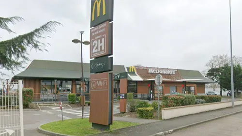 Un homme blessé au tournevis sur le parking d’un McDonald’s de...