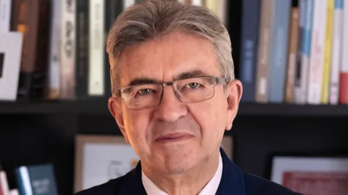Jean‑Luc Mélenchon officialise sa candidature pour 2027