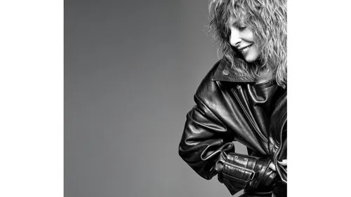 « C'est à qui le tour » : Mylène Farmer dévoile un extrait de son...