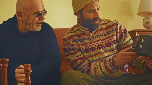 Pascal Obispo et Ycare dévoilent le clip de « Viens »