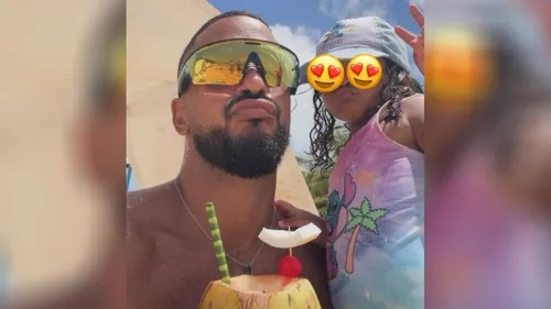 Slimane partage de tendres images de ses vacances avec sa fille...
