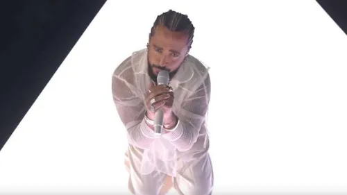 Slimane fait frissonner ses fans avec « Comme un oiseau »