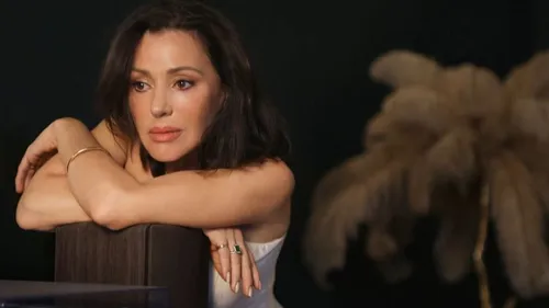 Tina Arena revient avec un titre en français, « Danser sur la glace »