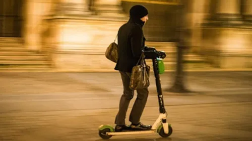 Un chauffeur de bus agressé par un pilote de trottinette qu’il...