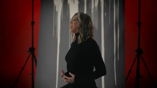 Déjà un clip pour « Couleur » de Zazie