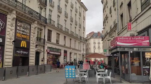 Les fast-foods nantais s’adaptent à l’interdiction des emballages...