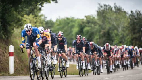 Chute sur le tour de France. La gendarmerie du Finistère lance un...