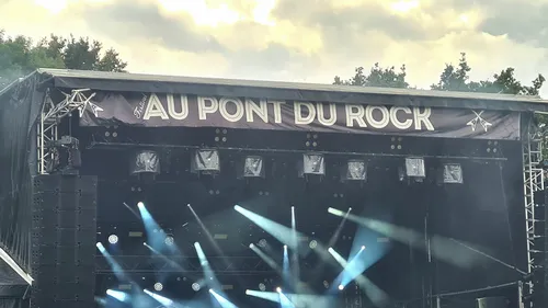 Pas de pluie et une fréquentation record "Au Pont du Rock" à...
