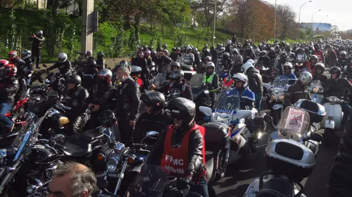 En colère : les motards de l'ouest se mobilisent contre le contrôle...