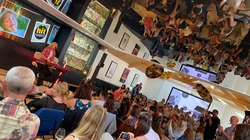 La belge Angèle à Nantes, comme à la maison !