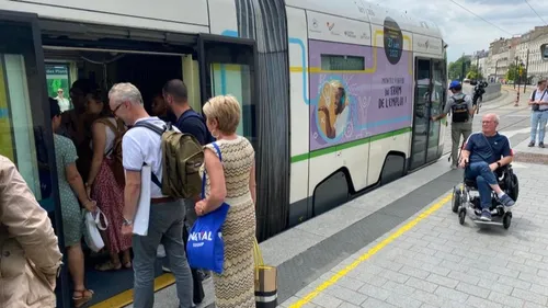 A Nantes, on trouve du travail dans le tram