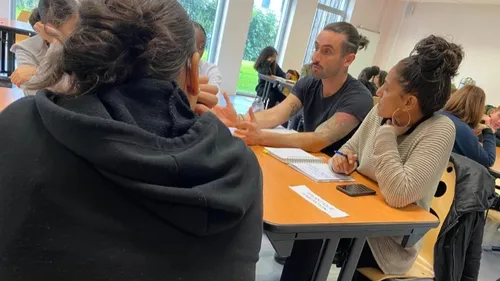 Orientation : des bourses de stages pour des élèves de 3è de...