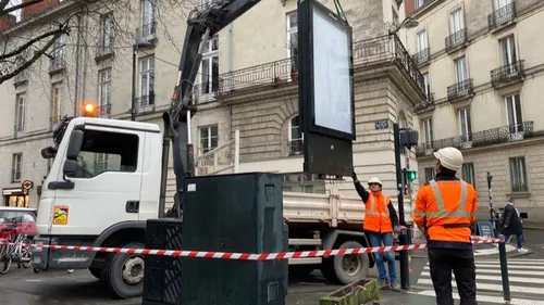 A Nantes, les panneaux publicitaires disparaissent peu à peu