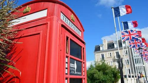 Funérailles d'Elizabeth II : reportage à Dinard, une ville "so...