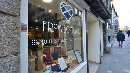 Conséquence du Brexit, Alistair ferme sa boutique à Dinan