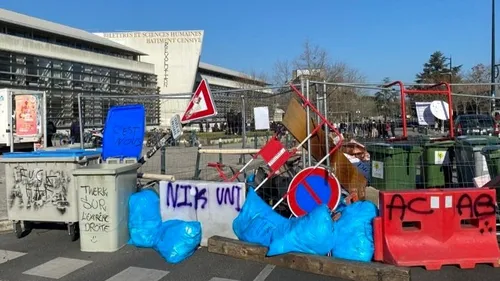 Retraites : La faculté de Nantes bloquée par les étudiants
