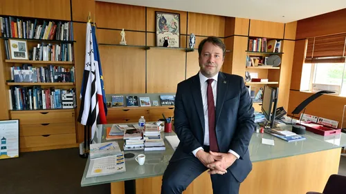 Algues vertes : le Président de la Région Bretagne répond à nos...