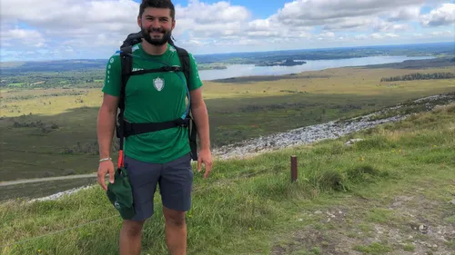 Insolite. De Paris à Brest en marchant, le défi fou de Loris 