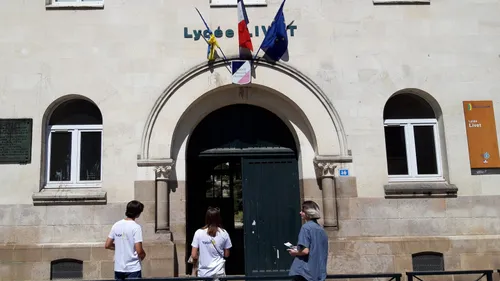 Attaque d'Arras. Hommages et minutes de silence partout dans l'ouest
