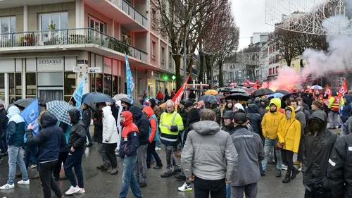 "Macron, la retraite c'est comme la galette,  on en veut une...