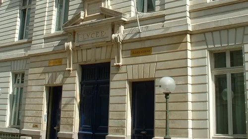 Fermeture de trois collèges à Nantes : parents d'élèves et...