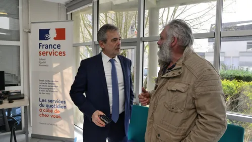 Fougères. Les permanences censées les aider attirent peu les...