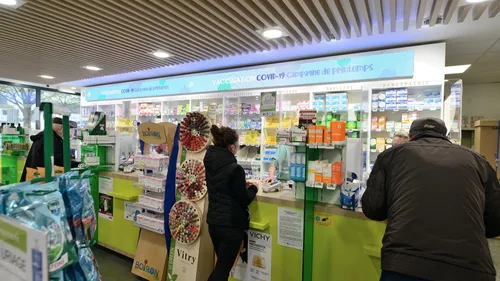 Bretagne. Gwenaëlle récupère les invendus en pharmacie pour les...