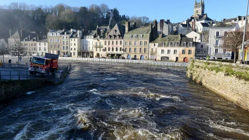Inondations à Quimperlé : le nettoyage résigné des habitants