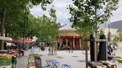 Jour de grande braderie à Rennes, dans le centre-ville