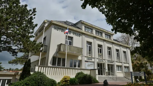 Démission du maire de Saint-Brévin : les habitants compréhensifs,...