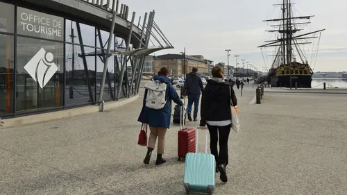 Tourisme. La saison démarre prudemment sur la côte d'Emeraude