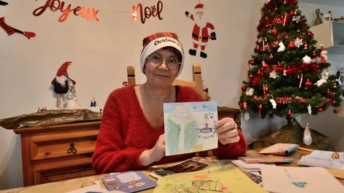 A Caudan, Valérie répond au courrier des enfants adressé au Père...