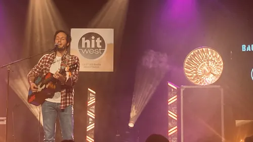 Hit West : Vianney a charmé le public du Joséphine B, à Nantes