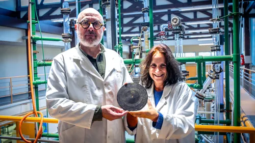 Innovation : un chercheur rennais en chimie et une artiste créent...