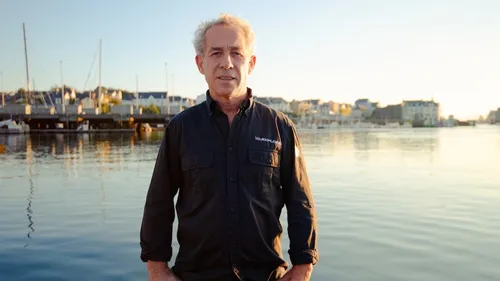 Le skipper Roland Jourdain peaufine son catamaran écolo