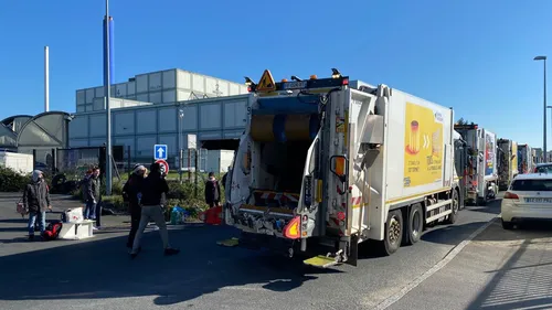 A Nantes, les éboueurs peinent à reprendre le travail