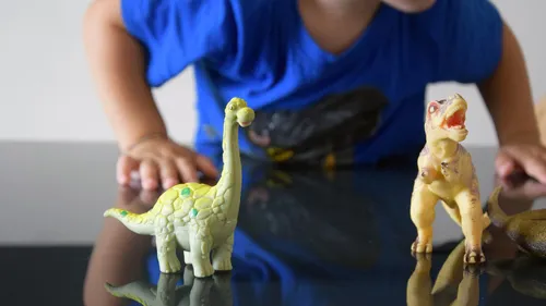 Jouets, expo, cinéma... La folie des dinosaures chez les enfants
