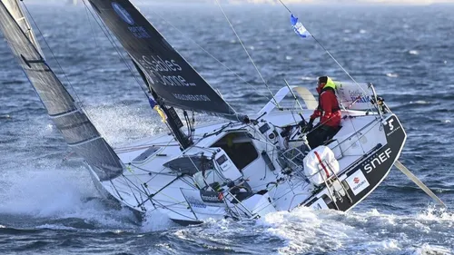 Voile : Xavier Macaire vainqueur à Lorient.