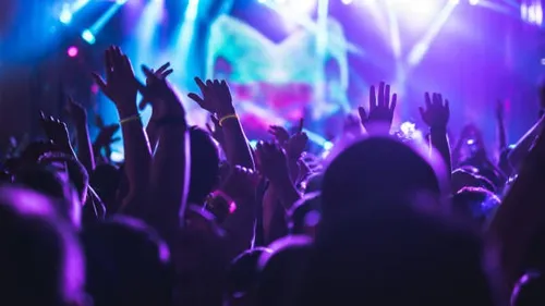 Rave party. Rassemblements festifs et transport de matériel...