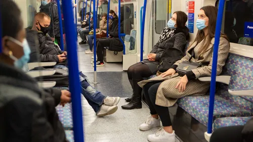 Epidémies : "Quand on est malade, il faut porter un masque !" pour...