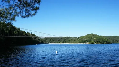 Projet d'une passerelle au lac de Guerlédan.