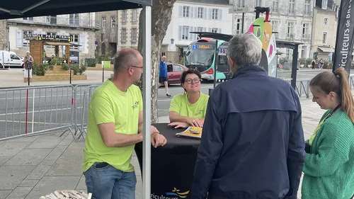 Les agriculteurs de Bretagne paient leur tournée d'été !