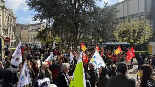 Limoges : mobilisation pour dénoncer les fermetures de classes