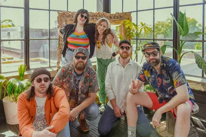 FG CHIC : Sunshine Makers, La Lumière Musicale Qui Irradie l'Été 2025 